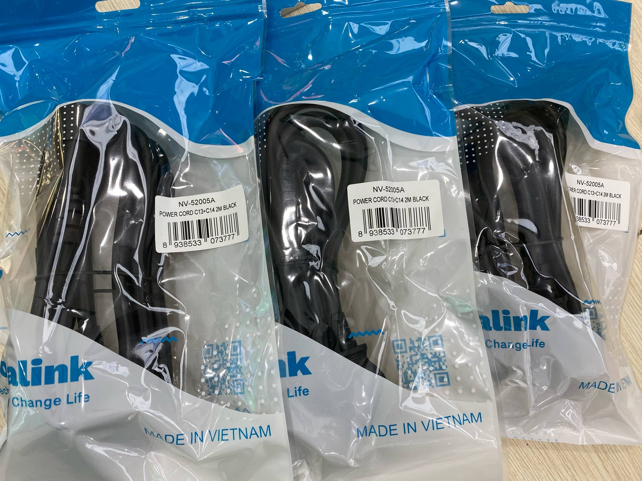 D&acirc;y nguồn UPS chuẩn C13 C14 Novalink NV-52003A d&agrave;i 1.5M, l&otilde;i đồng 3G x 1.31mm ti&ecirc;u chuẩn UL