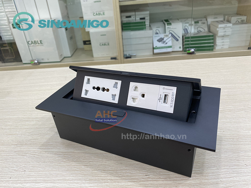 Hộp ổ cắm điện âm bàn Sinoamigo STS-212GST-2B màu đen. Tích hợp 3 ổ điện, 1 cổng sạc USB