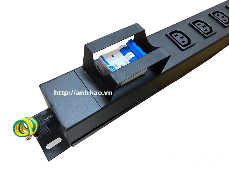 Thanh nguồn PDU 12 ổ cắm 3 chấu lắp dọc cho tủ rack