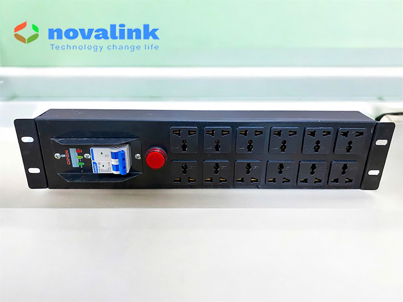 Thanh nguồn PDU 12 ổ cắm đa năng lắp ngang tủ rack có CB và đèn báo