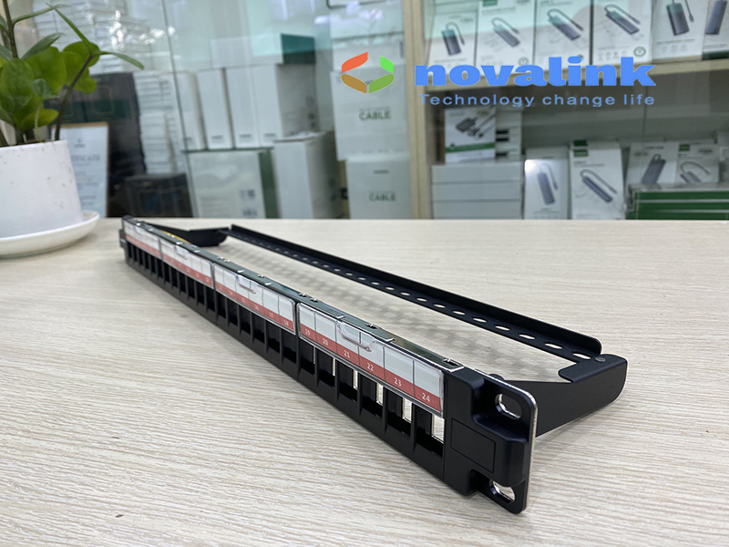 Patch Panel 16 cổng Novalink CC-06-00063 - Thanh đấu nối mạng 1U, chuẩn 19 inch